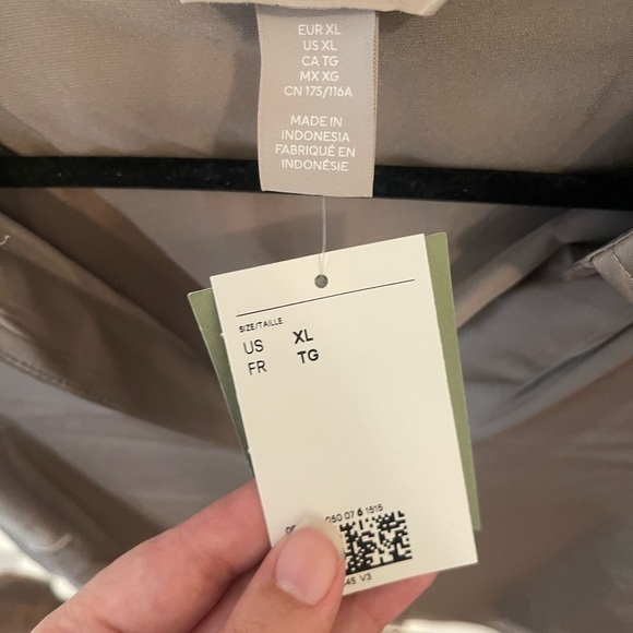 Elegant Women's Satin Blouse - Picture 3 of 3